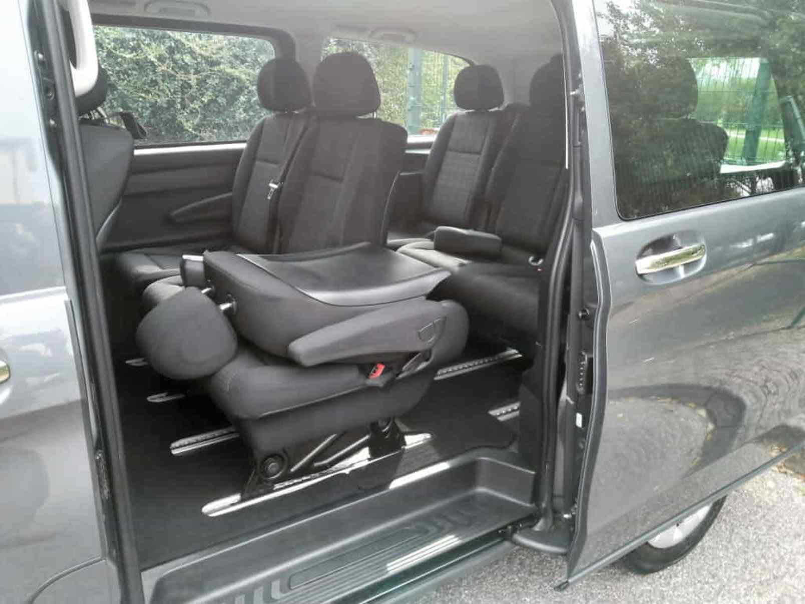 Interni spaziosi e confortevoli noleggio minivan 9 posti guida con patente B. Rent Van 9 posti