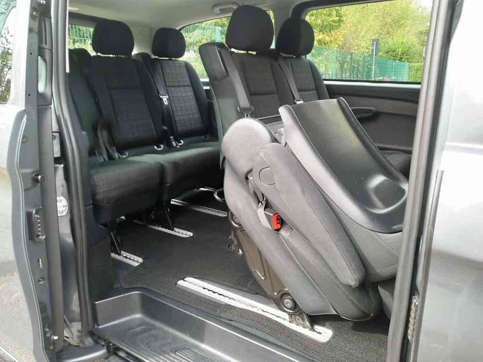 Minivan 5 porte di ultima generazione per noleggio viaggi e pellegrinaggi