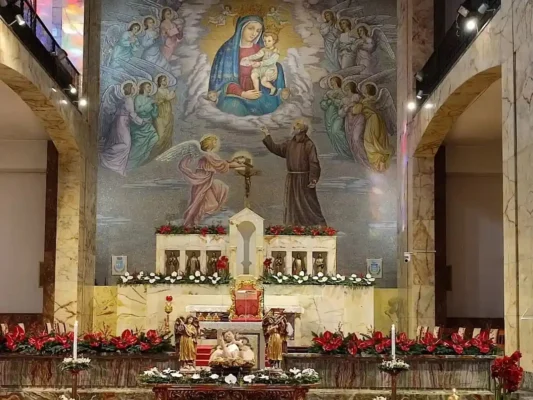 San Giovanni Rotondo interno Basilica Madonna delle Grazie. Pellegrinaggio da Padre pio in tre santuari d'Italia Tu Sei Pietro Viaggi