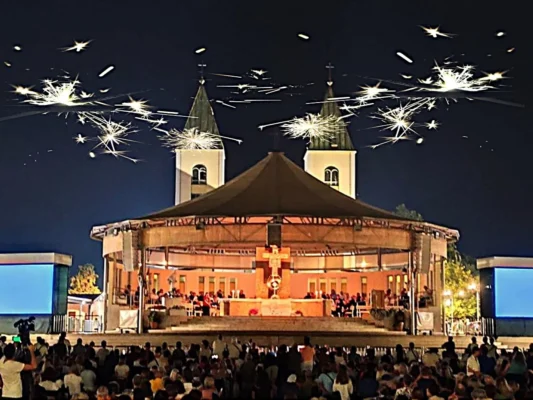 Medjugorje Adorazione Eucaristica. Pellegrinaggio a Medjugorje Tu Sei Pietro Capodanno 2026 Medjugorje Adorazione Eucaristica. Pellegrinaggio a Medjugorje Tu Sei Pietro Capodanno 2026