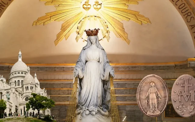 Statua della Madonna nella Cappella della Medaglia Miracolosa a Parigi