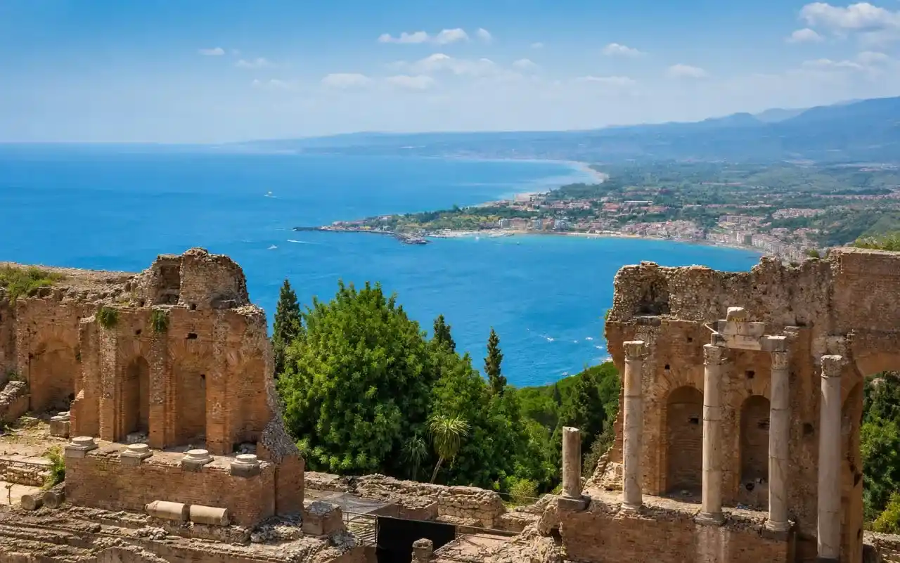 Teatro greco di Taormina per viaggi in Sicilia su misura