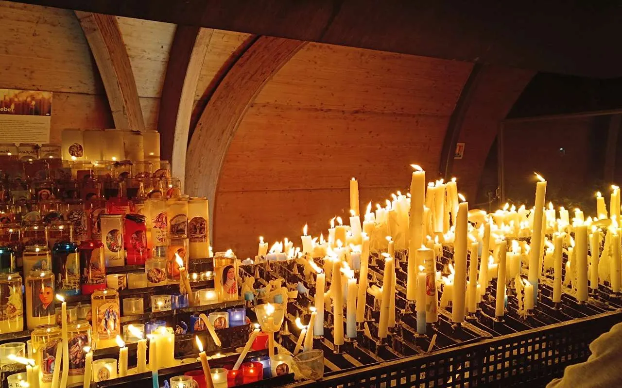 Cappelle delle candele votive a Lourdes