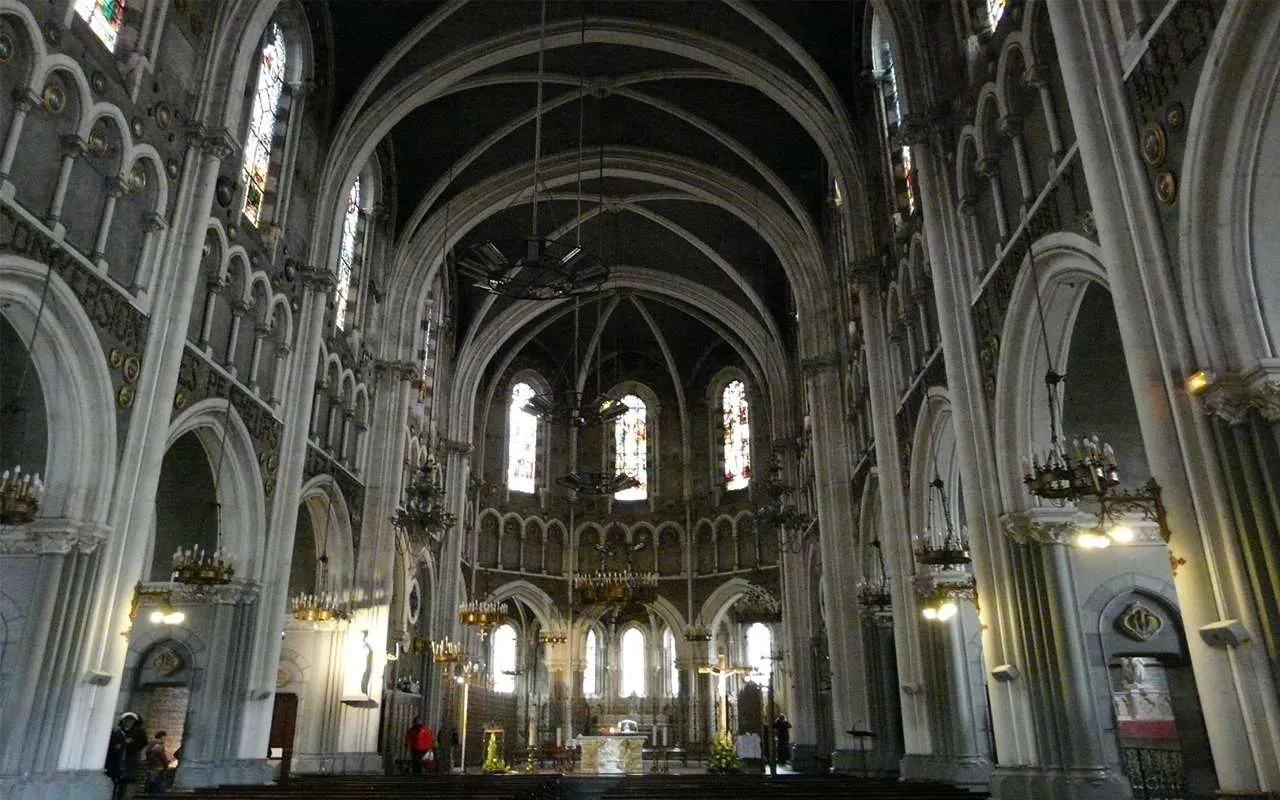 Interno della Basilica dell'Immacolata Concezione a Lourdes