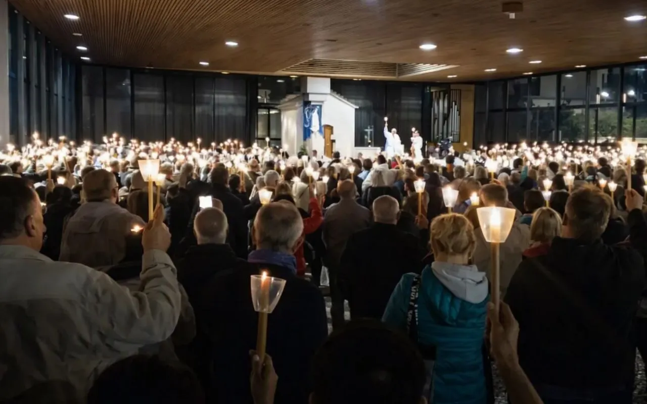 Processione delle candele davanti alla Cappellina delle Apparizioni, Fatima